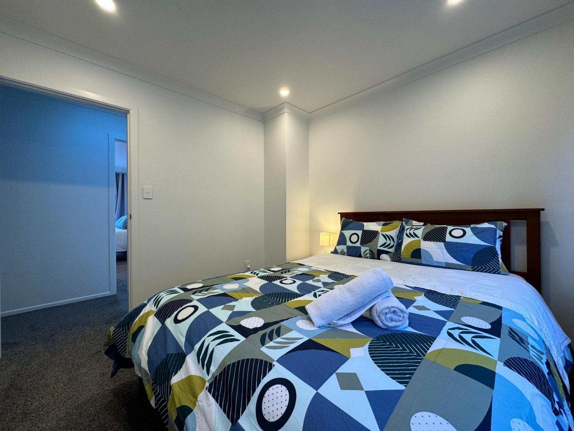 No Party Allowed, Entire Brand New 3 Bedroom Townhouse, Free Unlimited Fibre Wifi And Free Parking Веллінгтон Екстер'єр фото