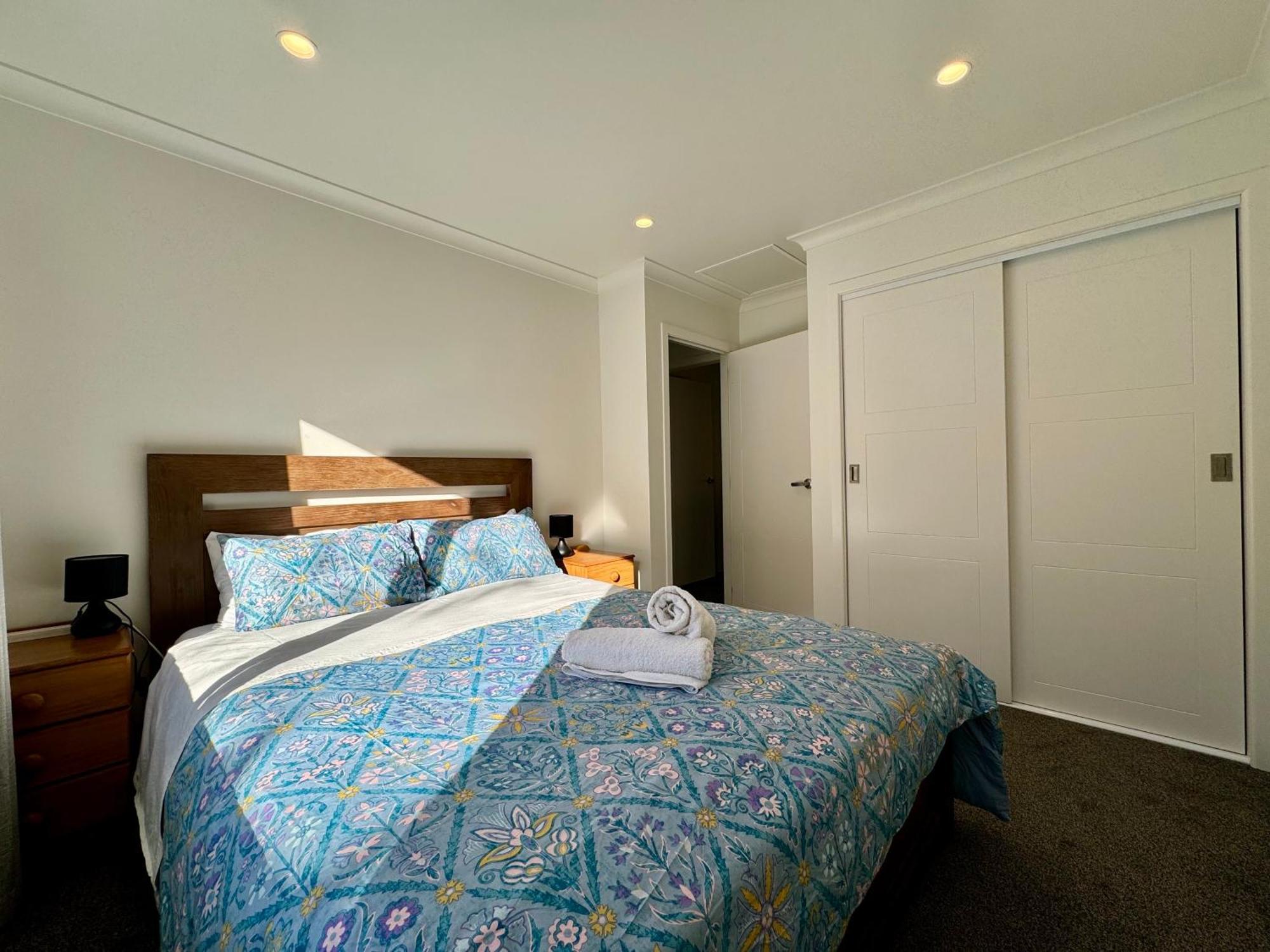 No Party Allowed, Entire Brand New 3 Bedroom Townhouse, Free Unlimited Fibre Wifi And Free Parking Веллінгтон Екстер'єр фото