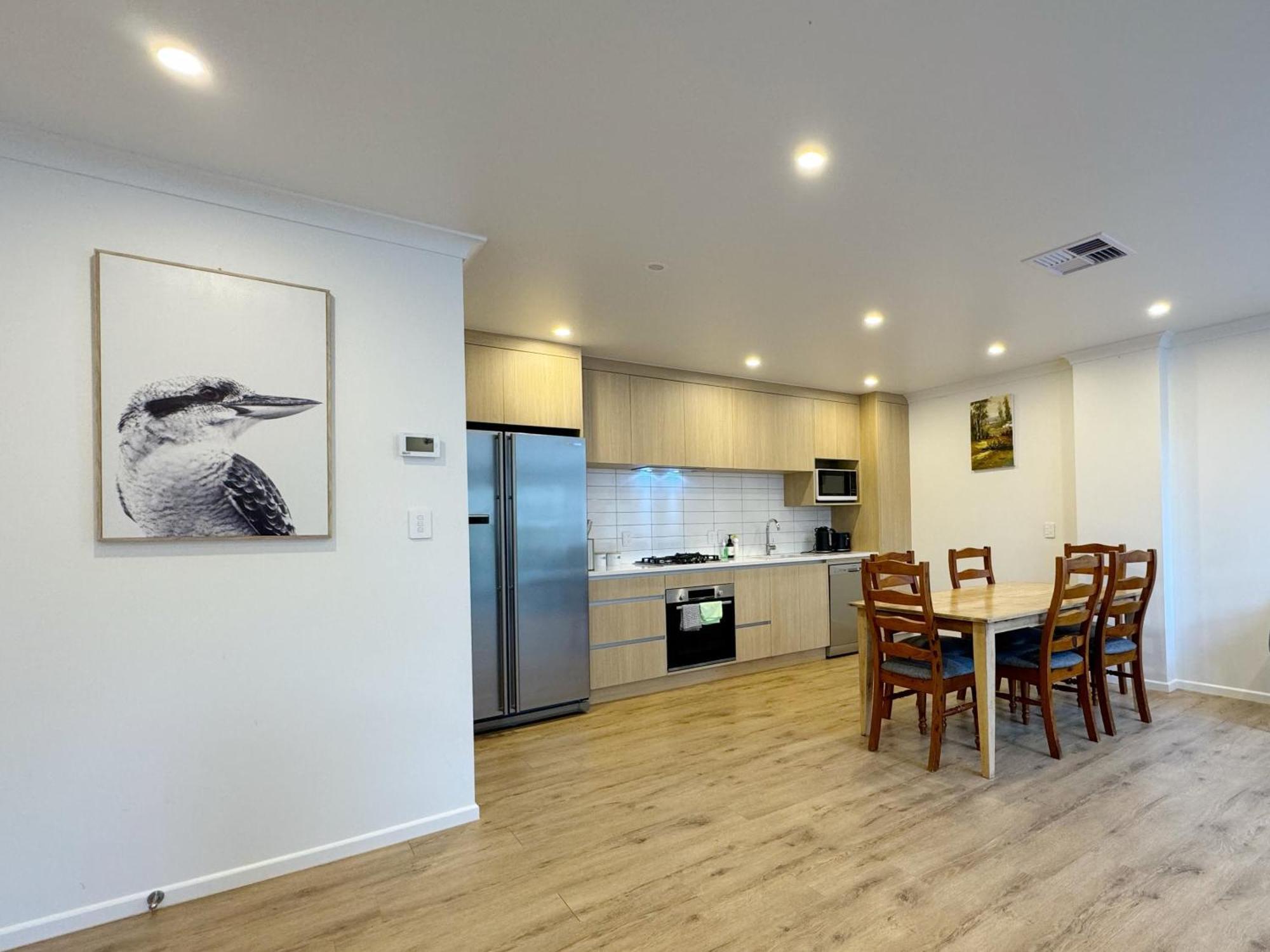 No Party Allowed, Entire Brand New 3 Bedroom Townhouse, Free Unlimited Fibre Wifi And Free Parking Веллінгтон Екстер'єр фото