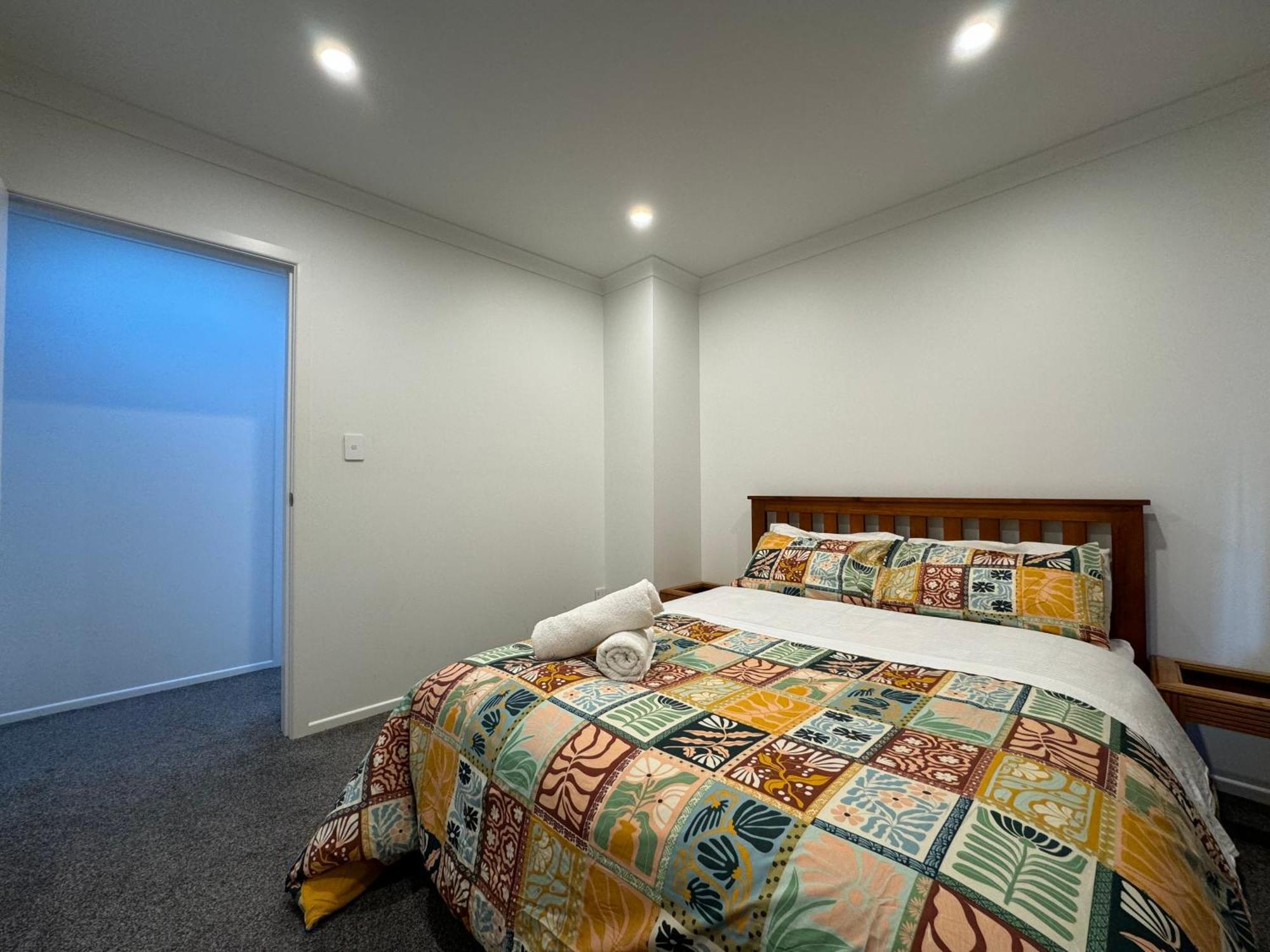 No Party Allowed, Entire Brand New 3 Bedroom Townhouse, Free Unlimited Fibre Wifi And Free Parking Веллінгтон Екстер'єр фото